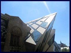 Toronto Bus Tour 182  - Royal Ontario Museum